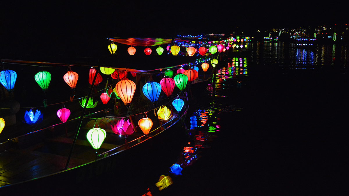 Boote in der Nacht, Vietnam